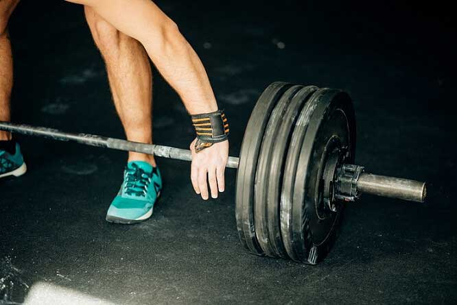 Weightlifting Properly to Prevent Back Injury